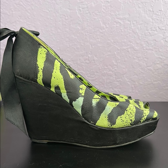 Zebra print Green and Black peep toe wedge shoes - Picture 3 of 5